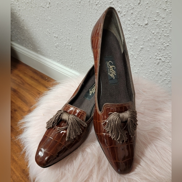 Shelby - Women's Brown Loafers with Tassle - Picture 5 of 10